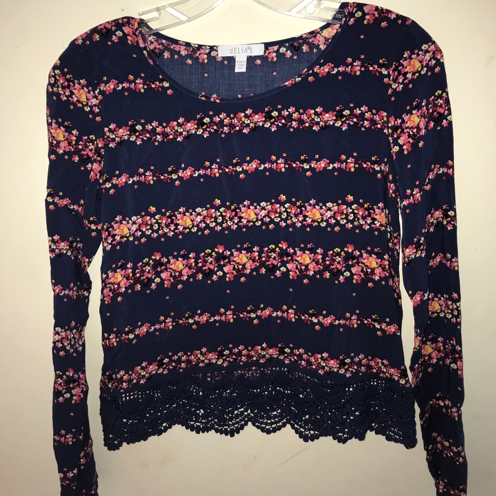 Floral crop top with lace